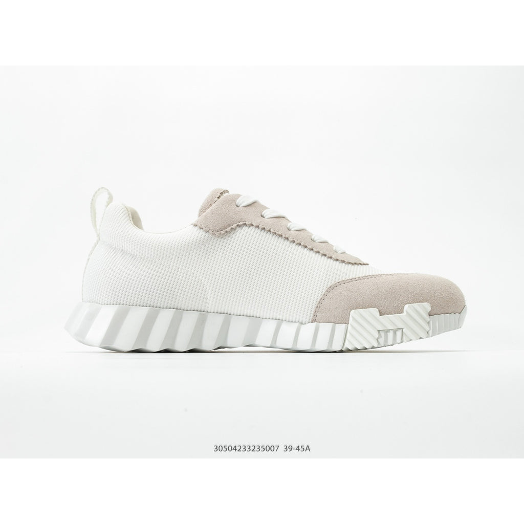 Bouncing Sneaker