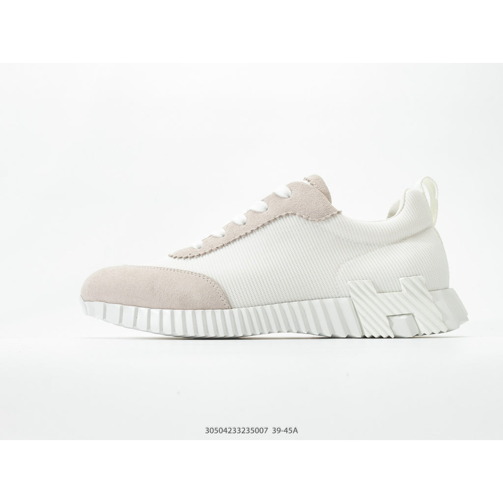 Bouncing Sneaker