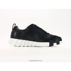 Bouncing Sneaker