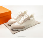 Bouncing Sneaker