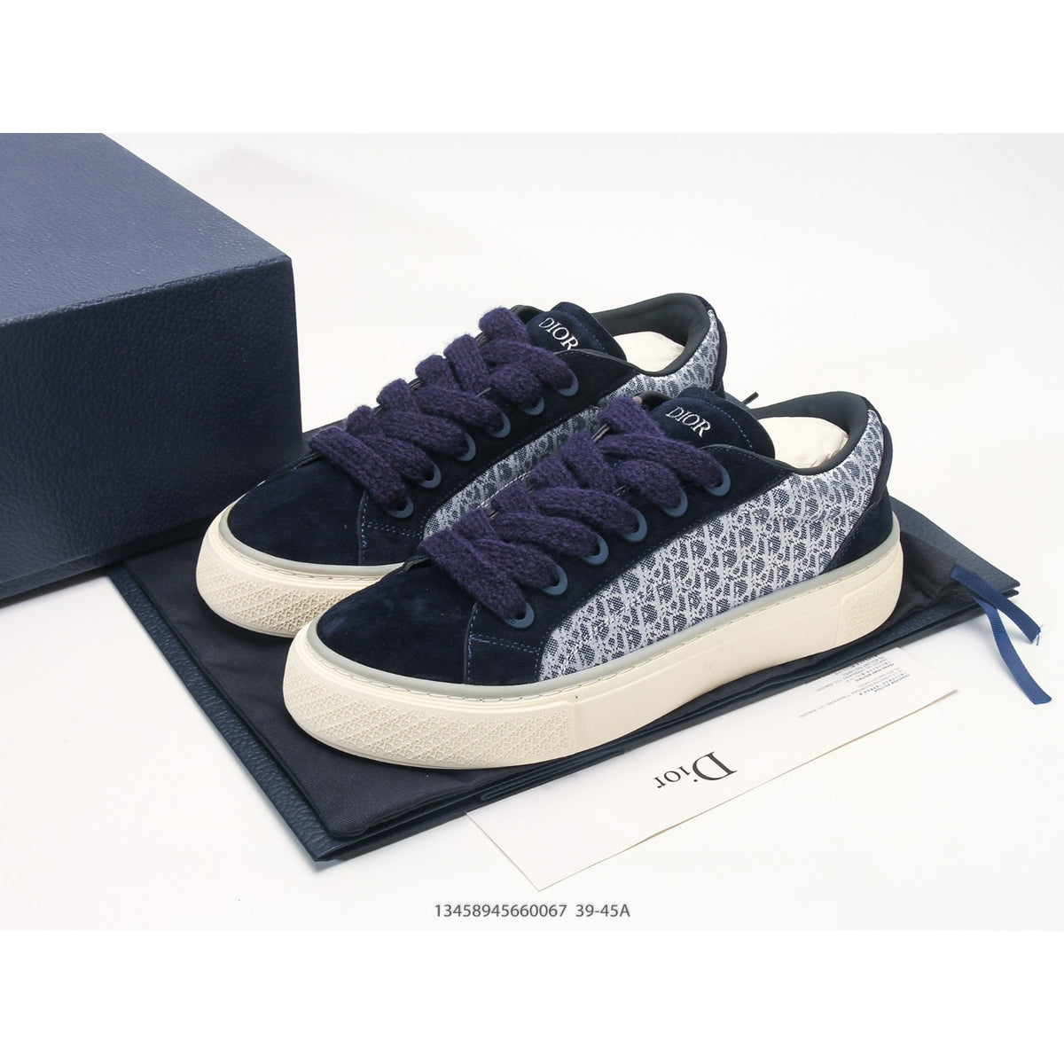 B33 Spin Sneaker