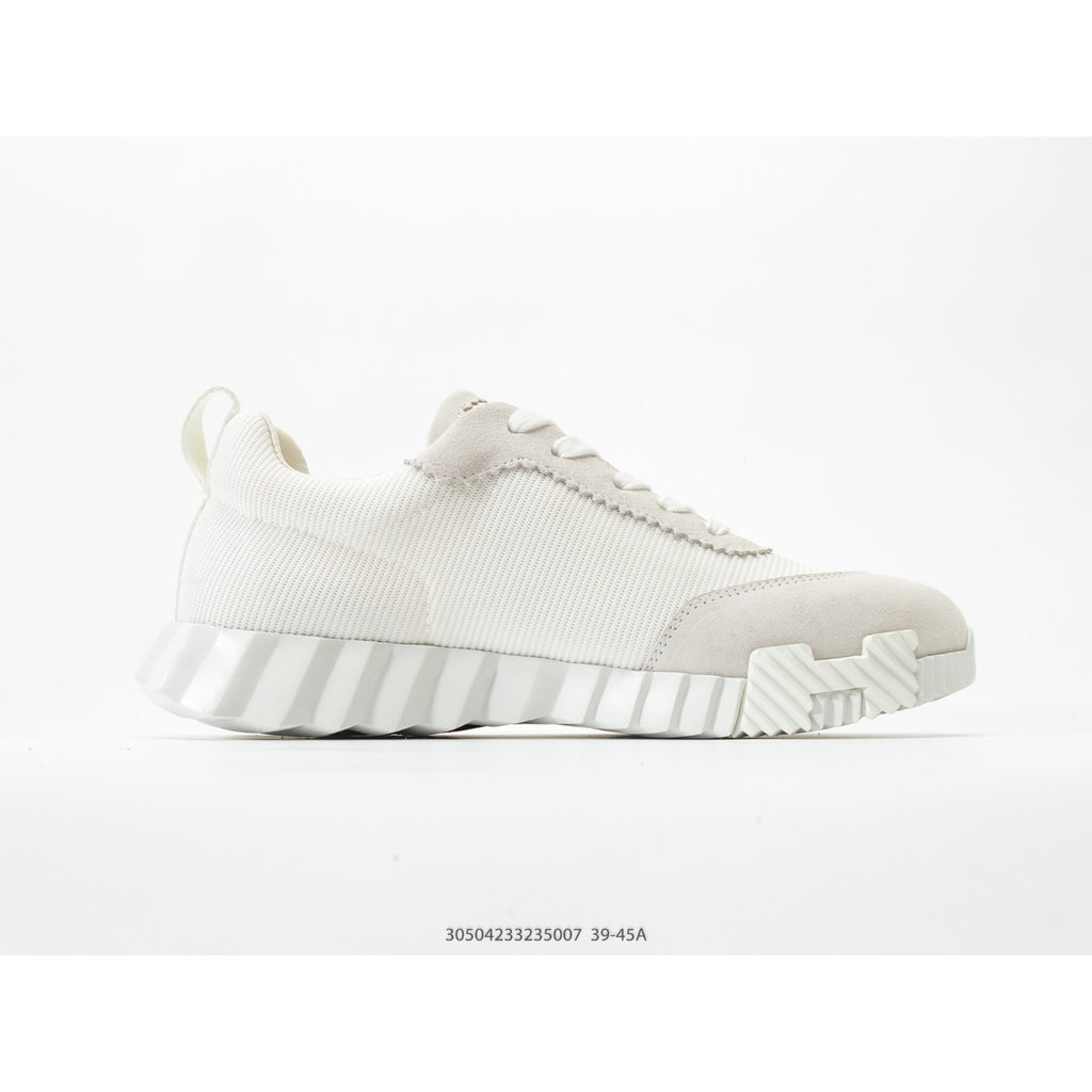 Bouncing Sneaker