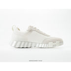 Bouncing Sneaker