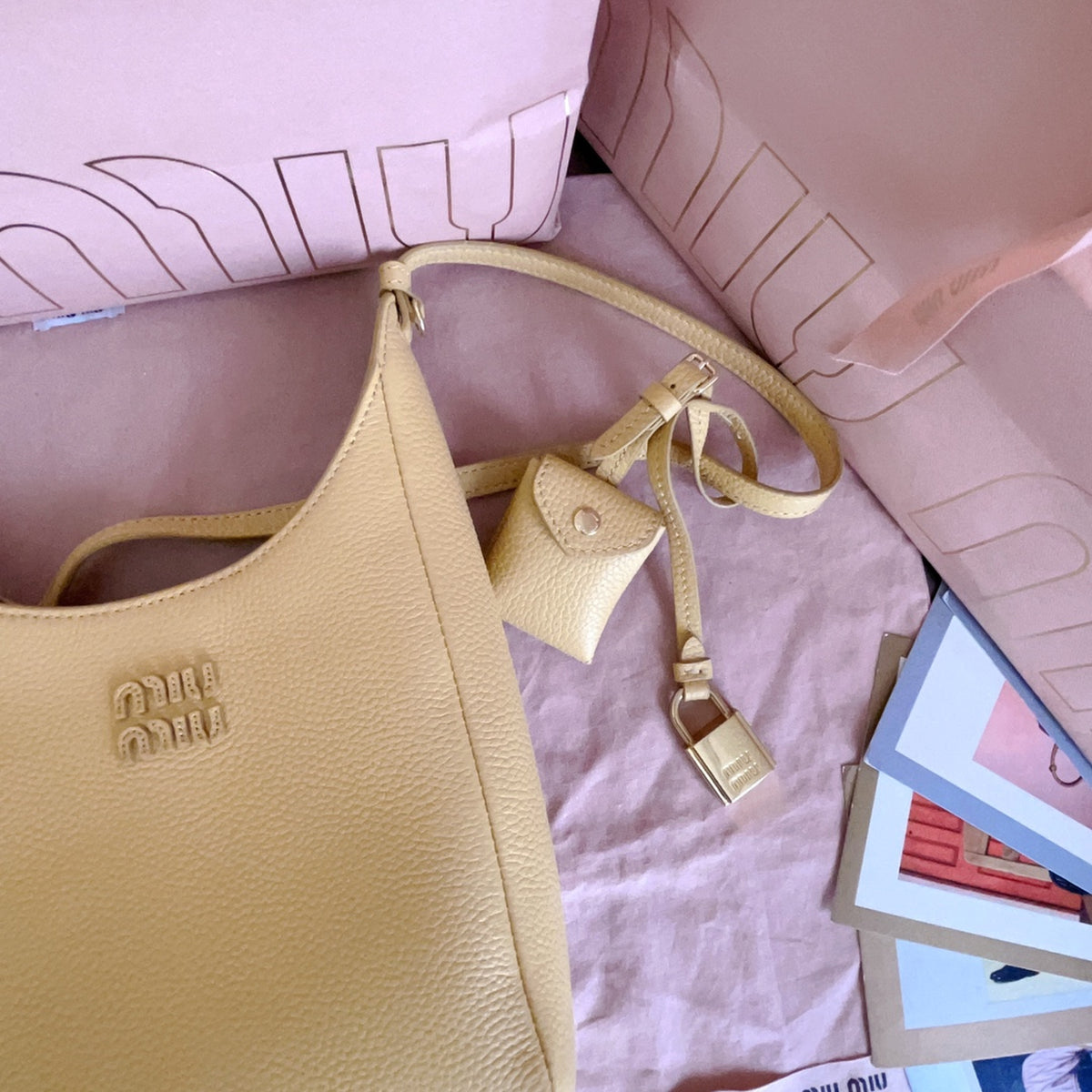 Women's Natural Leather Bucket Bag With Adjustable Shoulder Strap