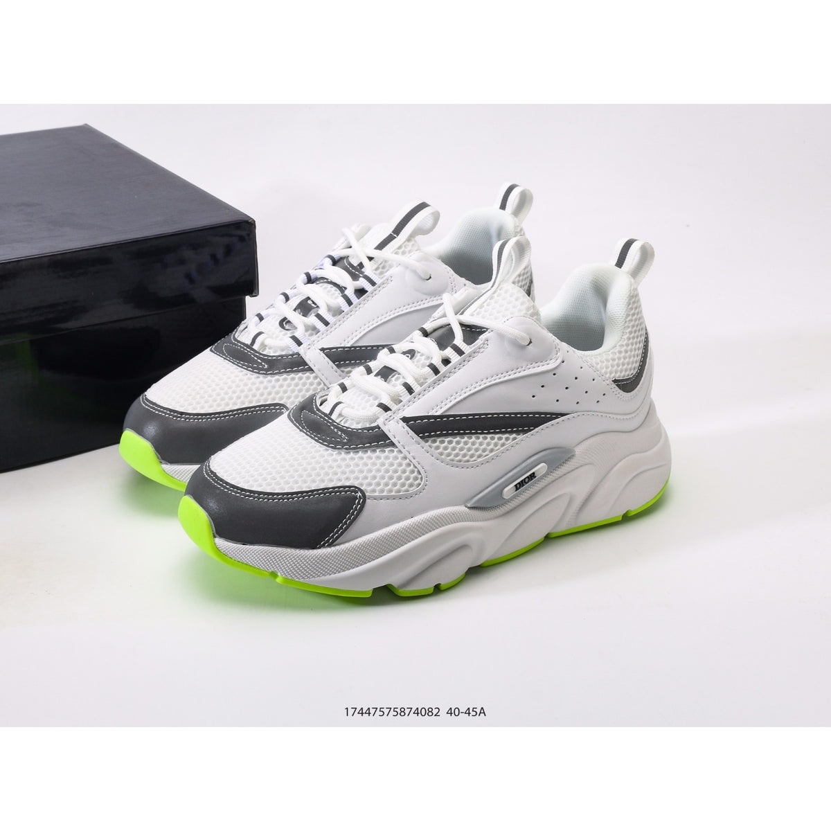 B22 Sneakers