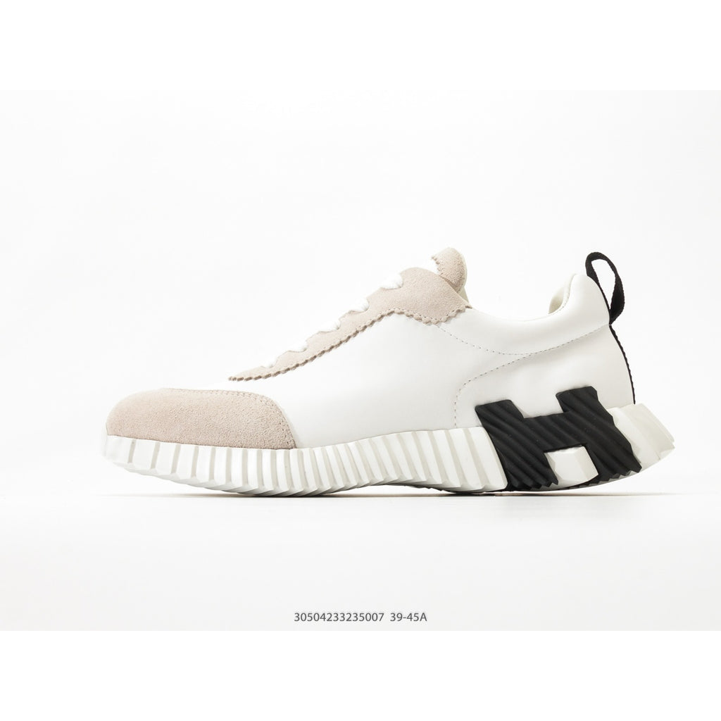 Bouncing Sneaker