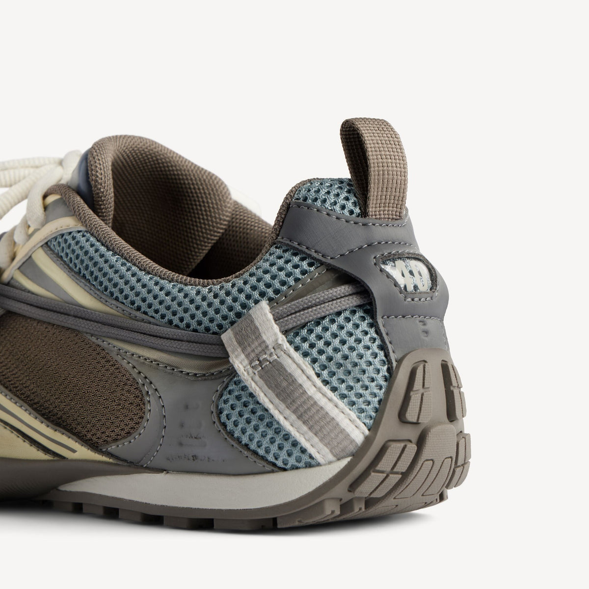 Brown/blue/yellow/grey