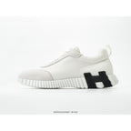 Bouncing Sneaker