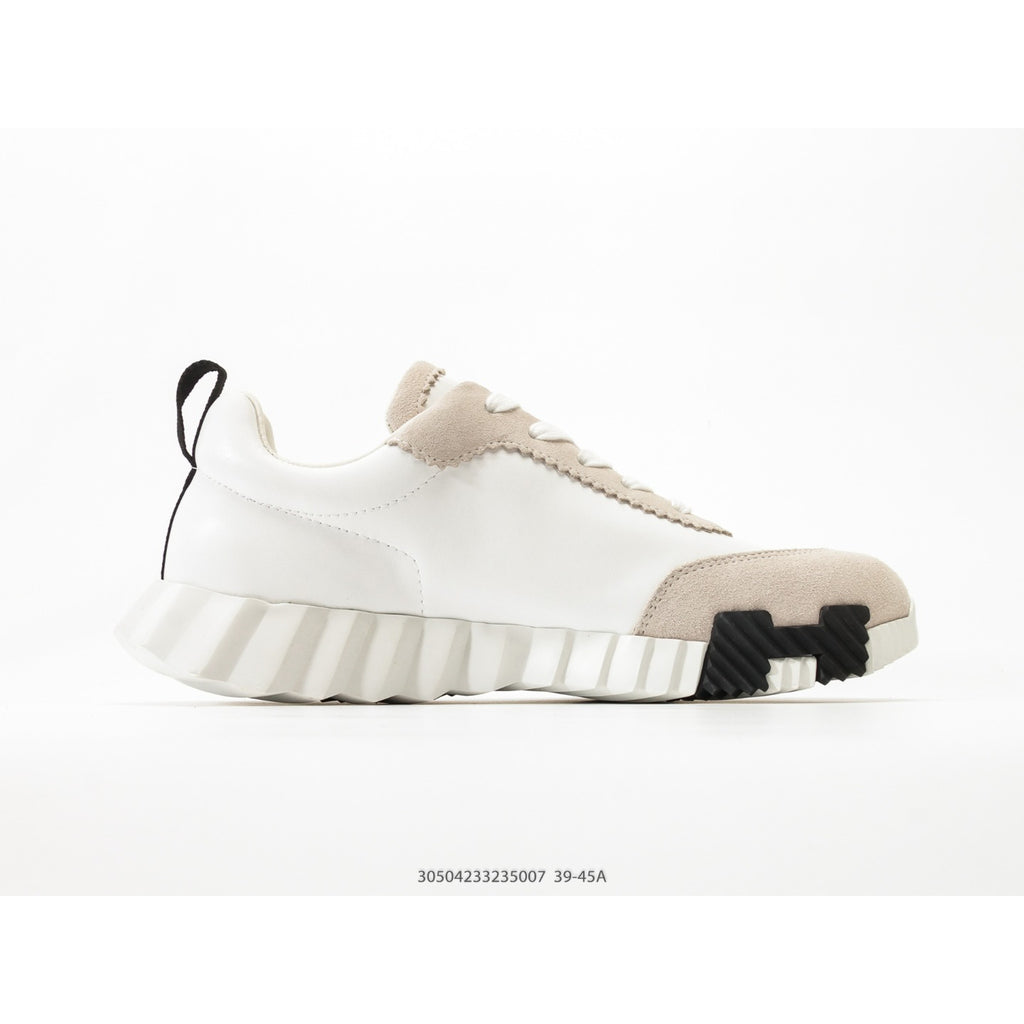 Bouncing Sneaker
