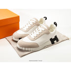 Bouncing Sneaker