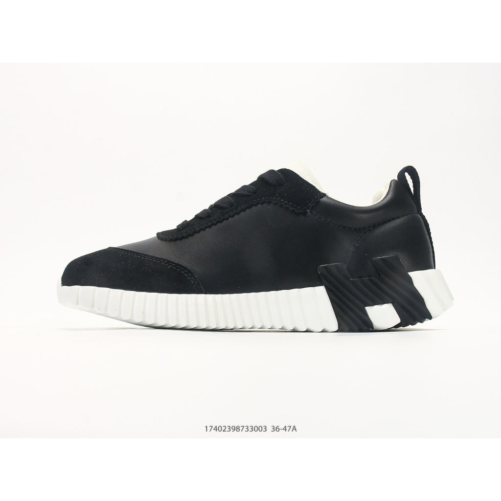 Bouncing Sneaker
