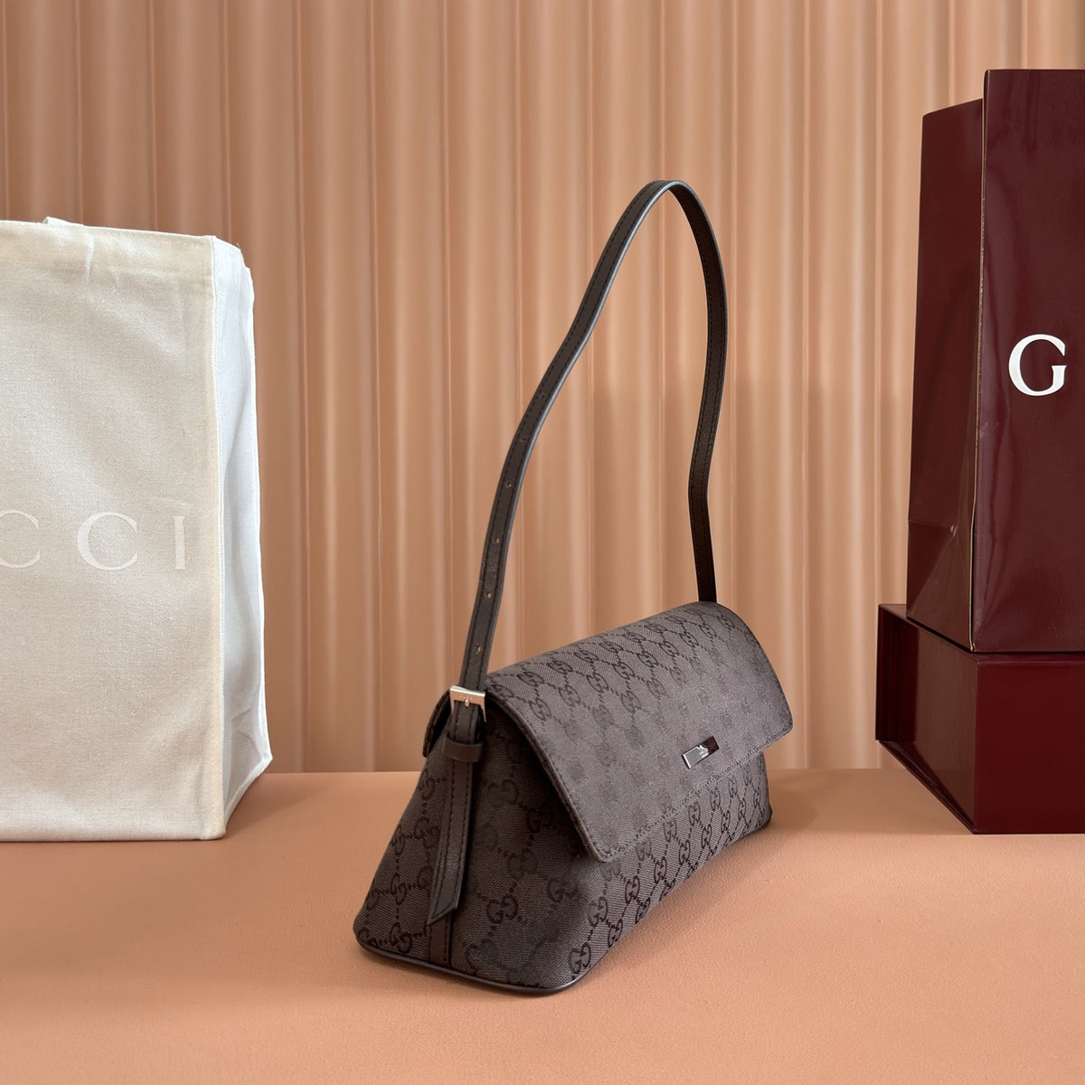 Madison Medium Shoulder Bag