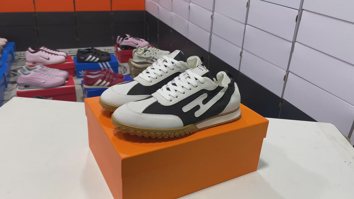 Jet Sneaker