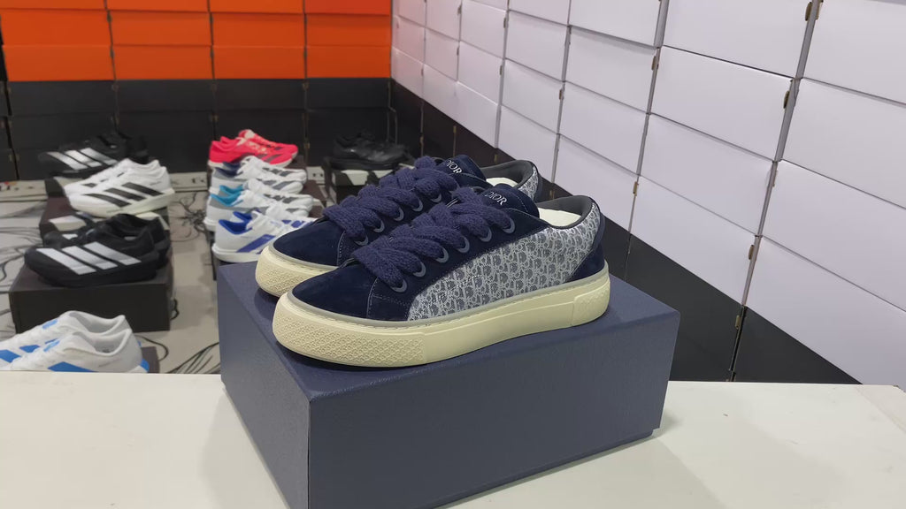 B33 Spin Sneaker