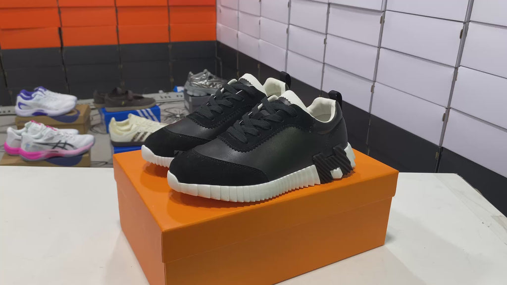 Bouncing Sneaker