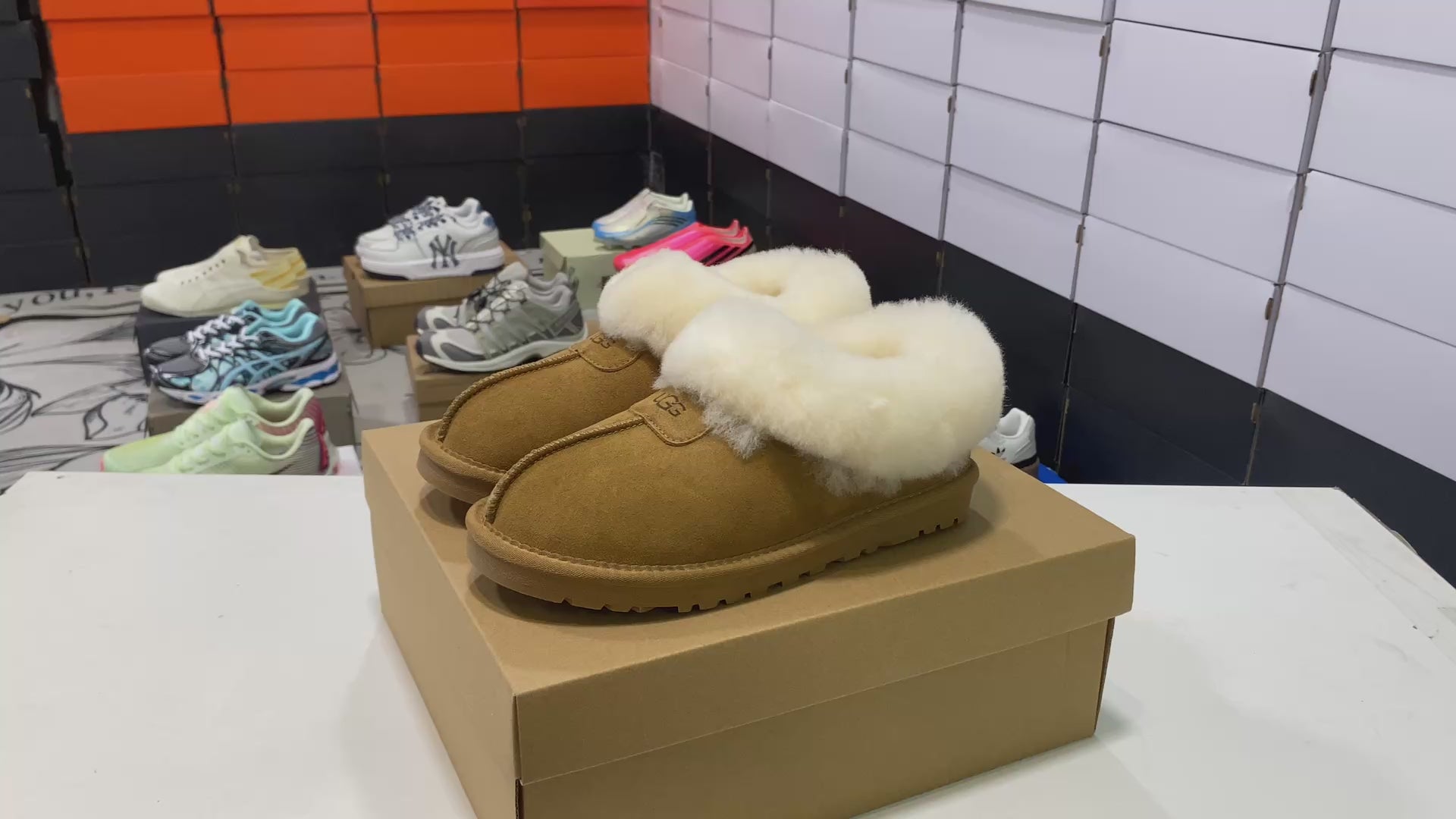 UGG