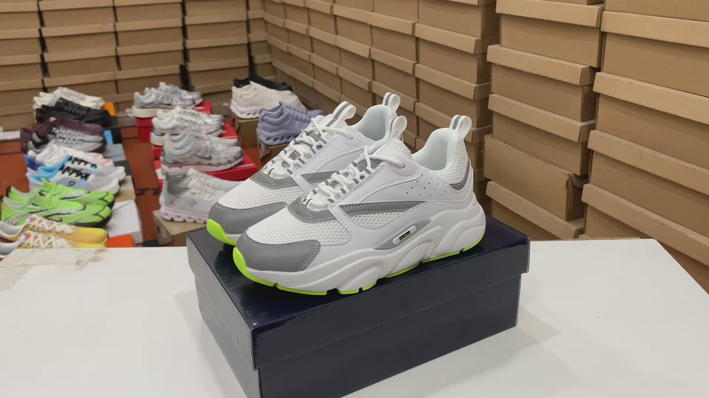 B22 Sneakers