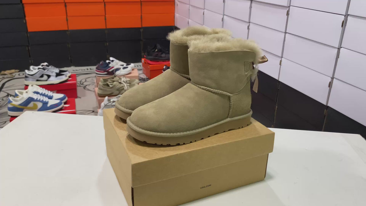 UGG