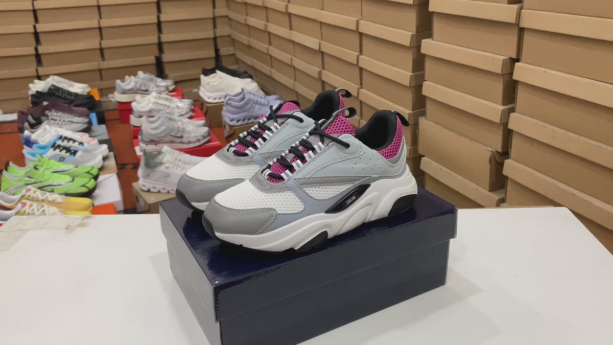 B22 Sneakers